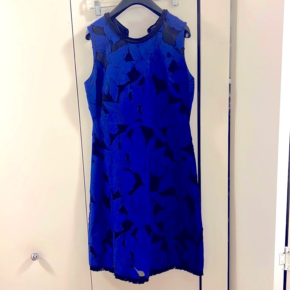 Elie Tahari blue lace appliqué dress